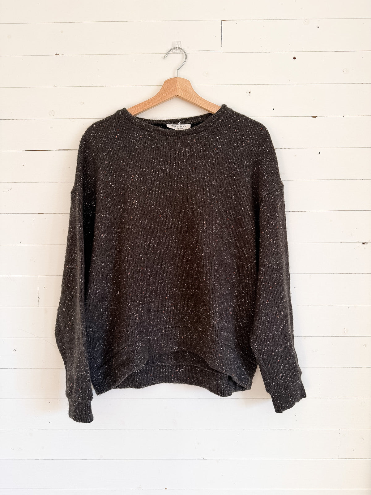 Dailystory - Chandail en tricot brun moucheté d'orange et de beige – seconde main