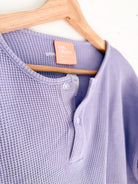 Girl Crush - Chandail court henley gaufré lilas – seconde main