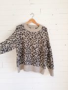 Chandail en tricot imprimé léopard crème et gris Old Navy – seconde main