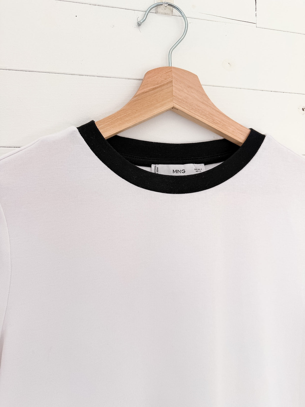 Mango - T-shirt blanc à col noir – seconde main – vue 2